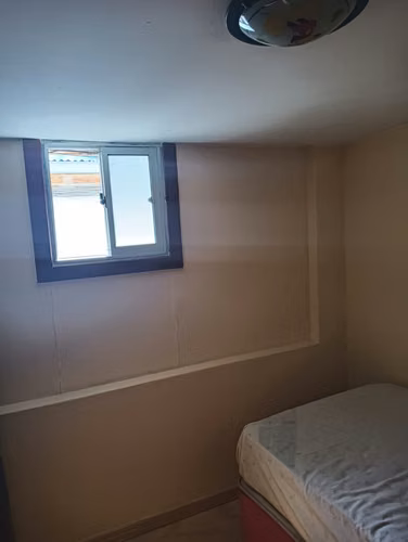 Arriendo habitación pequeña amoblada a varón $160 mil