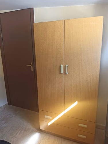 Arriendo habitación pequeña amoblada a varón $160 mil
