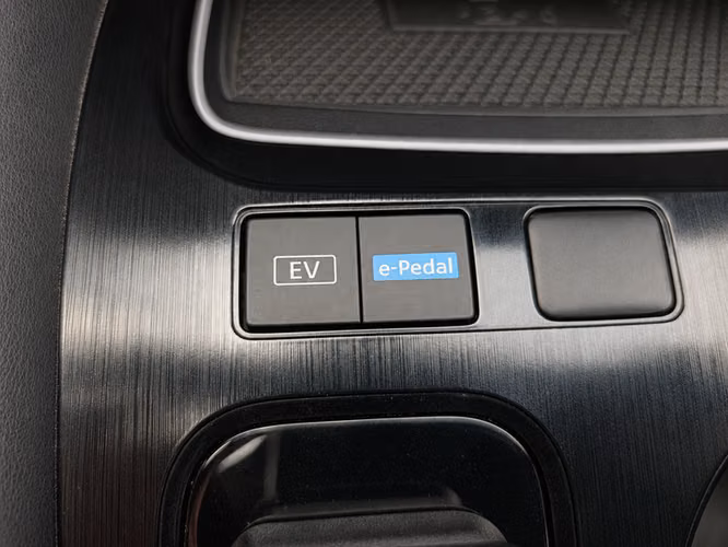 NISSAN X-TRAIL E-POWER EXCLUSIVE 3ROW AWD - 2024 | 4568 - Imagen 17