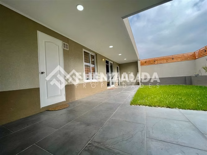 Casa en arriendo de 3 Dorm + 3 Baños + 3 Estac en P. Hurtado