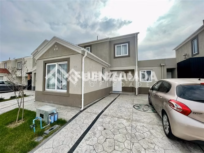 Casa en arriendo de 3 Dorm + 3 Baños + 3 Estac en P. Hurtado