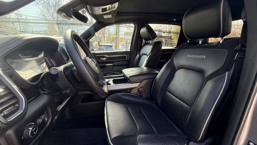 Ram 1500 Laramie LARAMIE 3.0T CREW CAB (2025) - Imagen 7