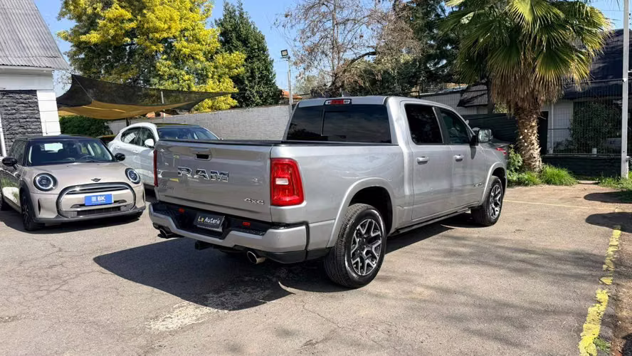 Ram 1500 Laramie LARAMIE 3.0T CREW CAB (2025) - Imagen 3