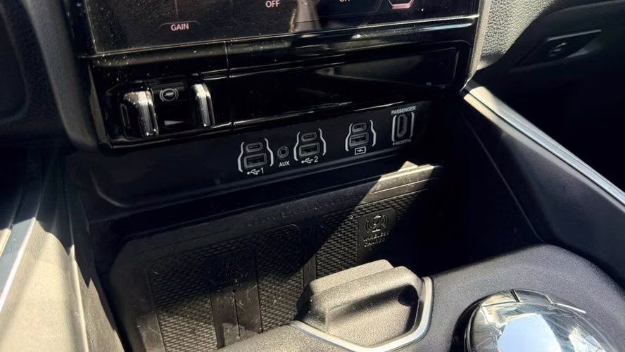 Ram 1500 Laramie LARAMIE 3.0T CREW CAB (2025) - Imagen 18
