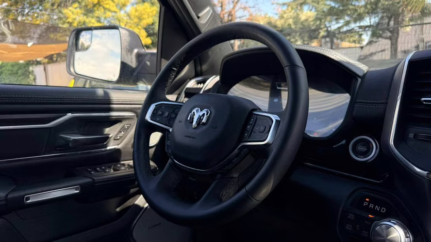 Ram 1500 Laramie LARAMIE 3.0T CREW CAB (2025) - Imagen 12