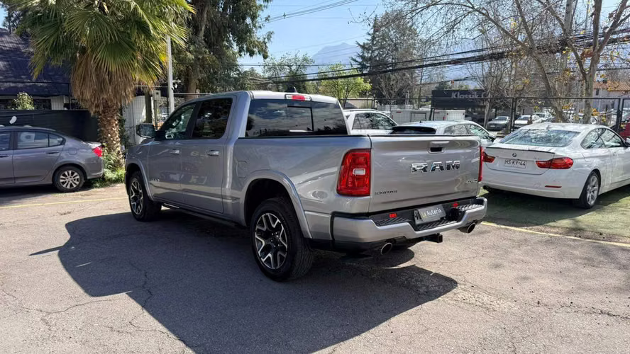 Ram 1500 Laramie LARAMIE 3.0T CREW CAB (2025) - Imagen 4