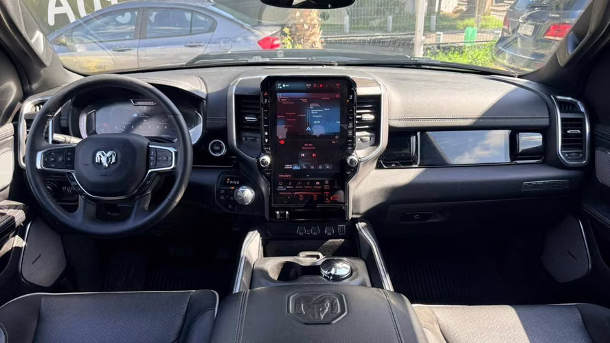 Ram 1500 Laramie LARAMIE 3.0T CREW CAB (2025) - Imagen 19