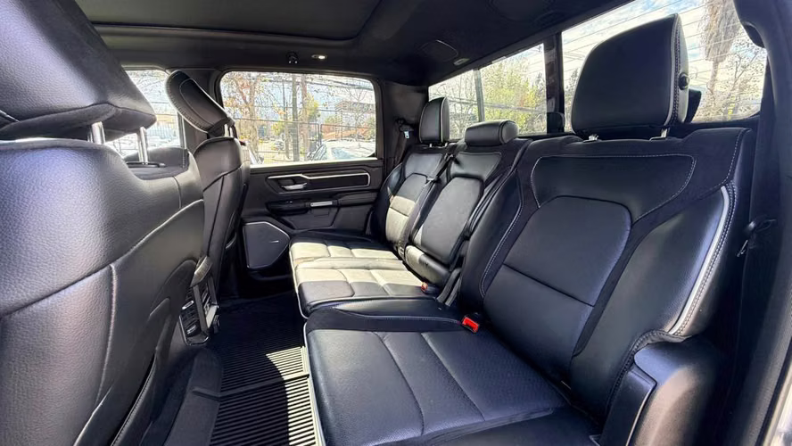 Ram 1500 Laramie LARAMIE 3.0T CREW CAB (2025) - Imagen 9