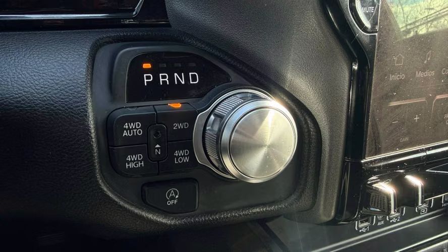 Ram 1500 Laramie LARAMIE 3.0T CREW CAB (2025) - Imagen 13