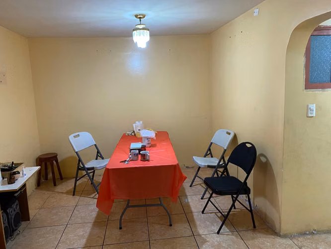 EN VENTA CASA DE 2/D, 4/B, CON BODEGA Y UN TEMPLOM AMPLIO SECTOR AV.BONILLA - Imagen 1