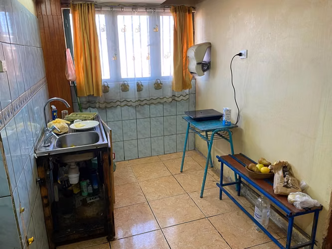 EN VENTA CASA DE 2/D, 4/B, CON BODEGA Y UN TEMPLOM AMPLIO SECTOR AV.BONILLA - Imagen 4