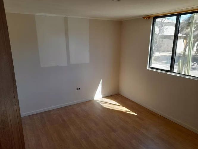 Casa, 5 dormitorios, con amplios y luminosos espacios frente al Jumbo