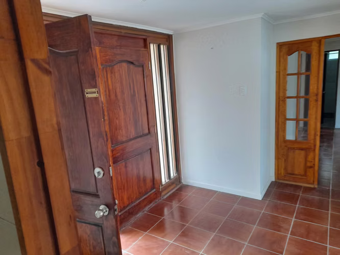 Casa, 5 dormitorios, con amplios y luminosos espacios frente al Jumbo