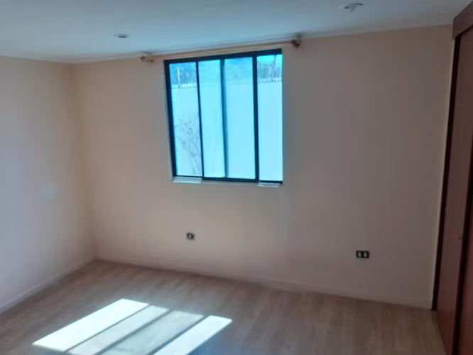 Casa, 5 dormitorios, con amplios y luminosos espacios frente al Jumbo