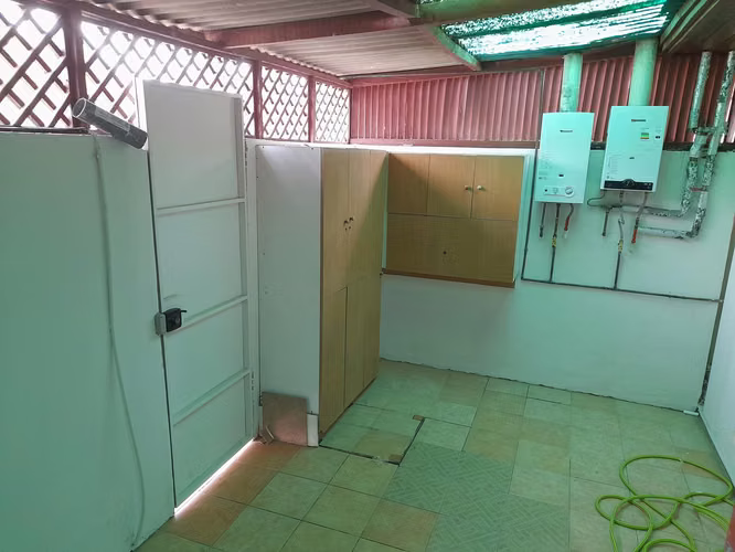Casa, 5 dormitorios, con amplios y luminosos espacios frente al Jumbo
