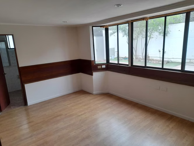 Casa, 5 dormitorios, con amplios y luminosos espacios frente al Jumbo