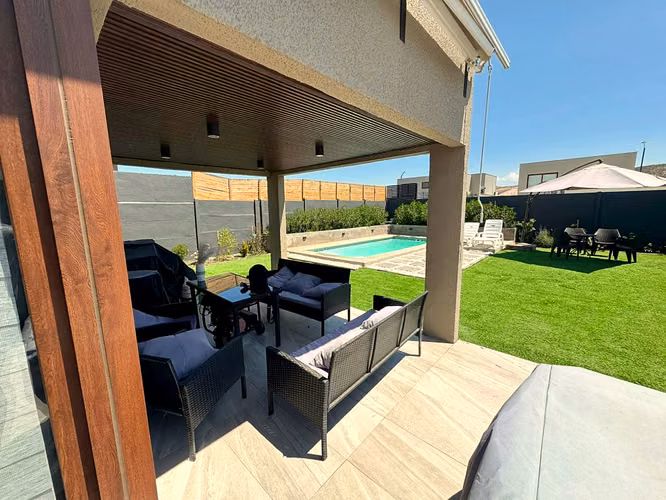 Casa 3D3B Con Piscina, Terraza Y Walk-in Closet, Colina