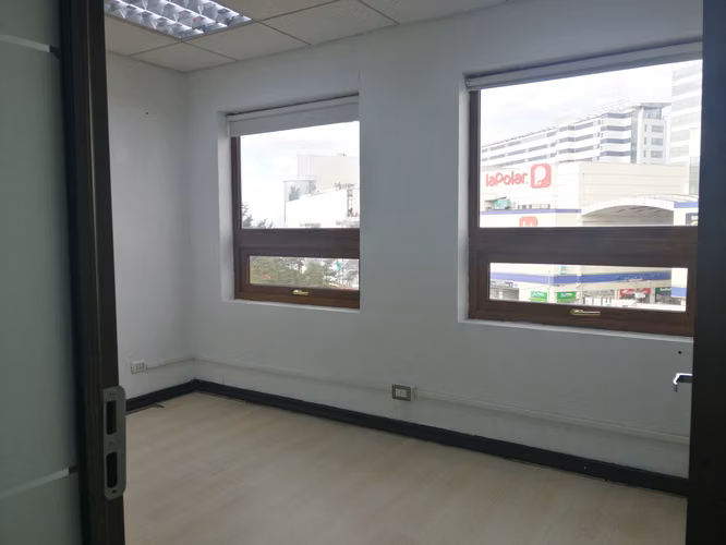 Oficina Centro con 4 Privados y Recepcion - Edif. Torre del Puerto - Imagen 3