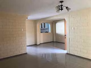 Arriendo Casa 2 Pisos - Sector Parque Centenario | $700.000