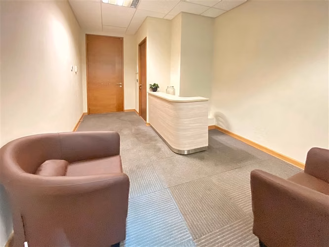 Oficina en arriendo en El Golf, primera categoría - Imagen 4