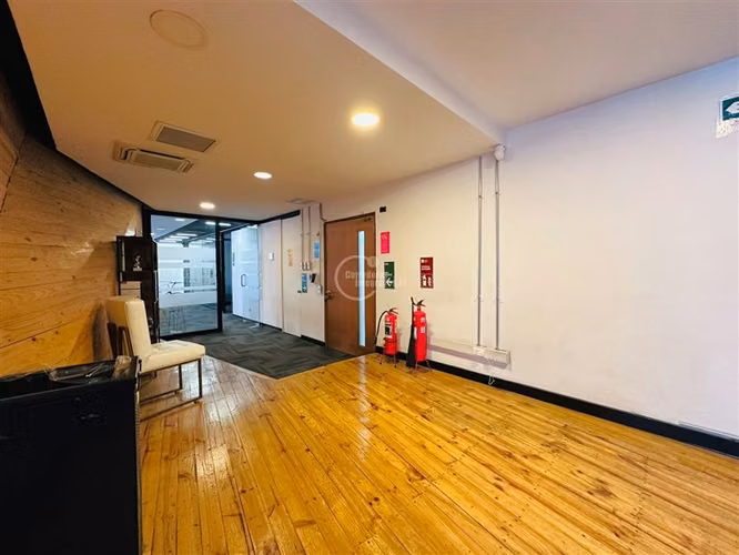 7 privados, sala de reuniones, 4 baños, 1 estac, Santiago - Imagen 8