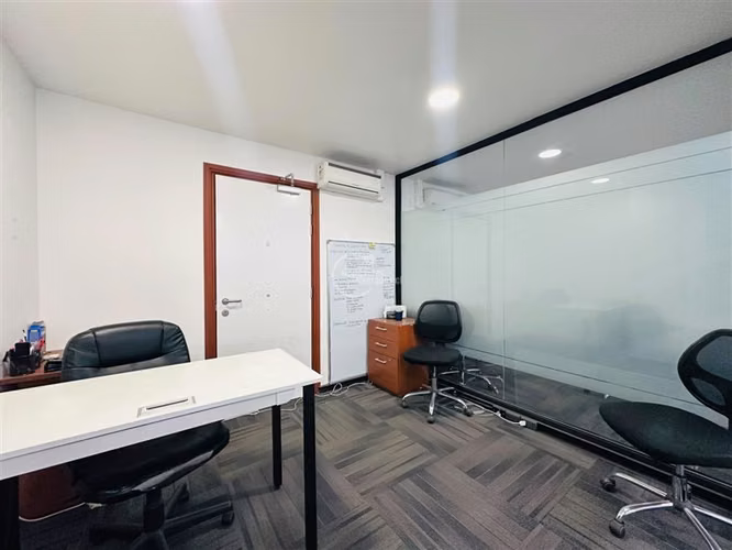 7 privados, sala de reuniones, 4 baños, 1 estac, Santiago - Imagen 18