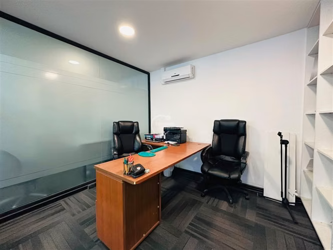 7 privados, sala de reuniones, 4 baños, 1 estac, Santiago - Imagen 13