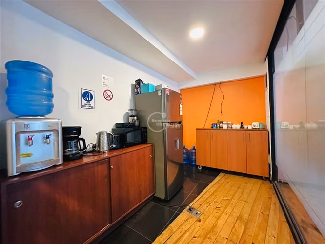 7 privados, sala de reuniones, 4 baños, 1 estac, Santiago - Imagen 4