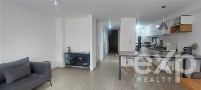 Casa en venta de 4 dorm. Colegio Sek en Peñalolén - Imagen 6