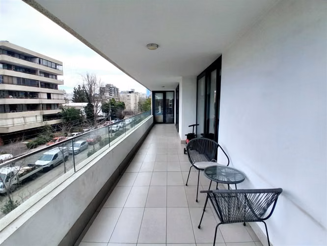 Vende Depto. Moderno 3D 2B 1E 1B con Piscina. Providencia
