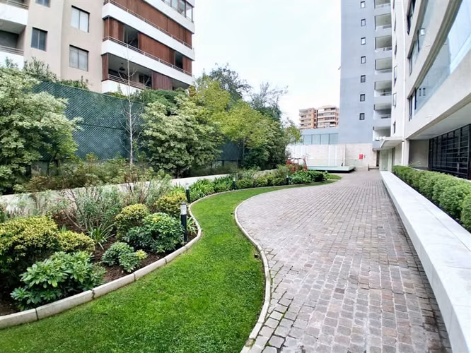 Vende Depto. Moderno 3D 2B 1E 1B con Piscina. Providencia