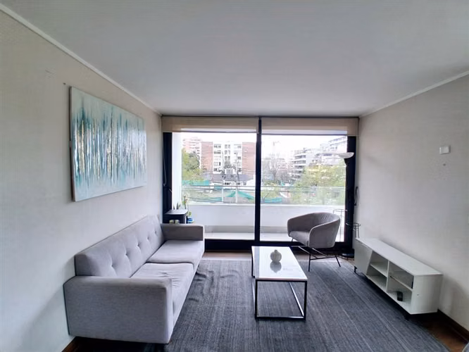 Vende Depto. Moderno 3D 2B 1E 1B con Piscina. Providencia