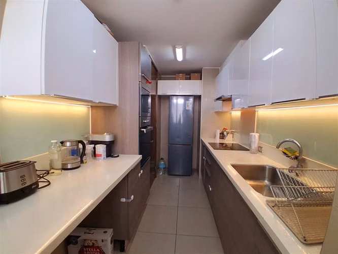 Vende Depto. Moderno 3D 2B 1E 1B con Piscina. Providencia