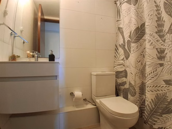 Vende Depto. Moderno 3D 2B 1E 1B con Piscina. Providencia