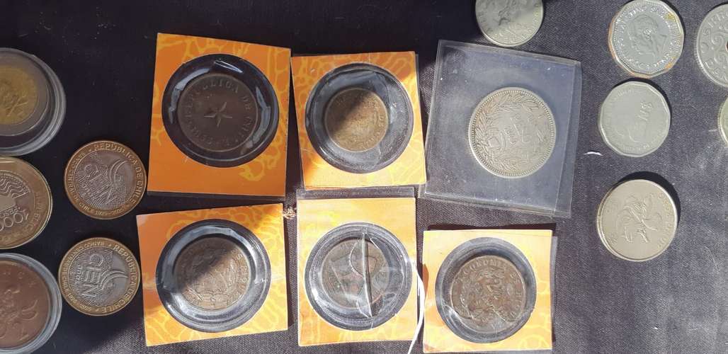 GRAN COLECCIÓN DE 1.300 MONEDAS DEL MUNDO