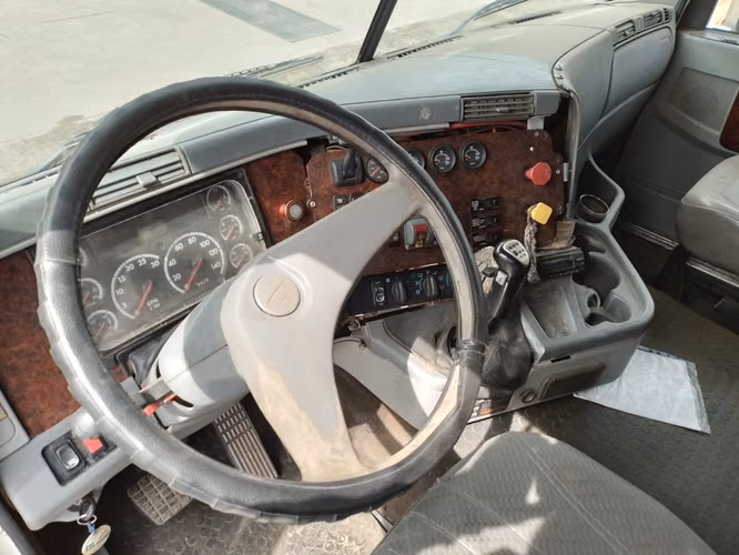 Camión Tracto Freightliner Argosy 6x4 año  Kms