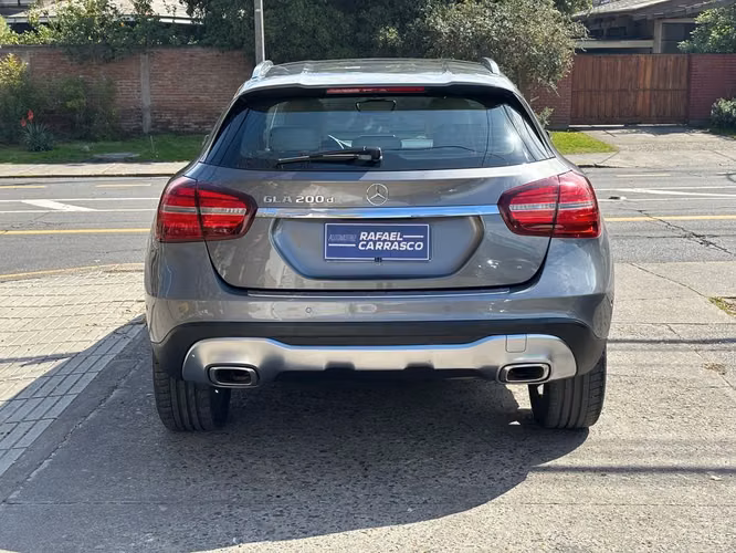 MERCEDES-BENZ GLA 200 2017