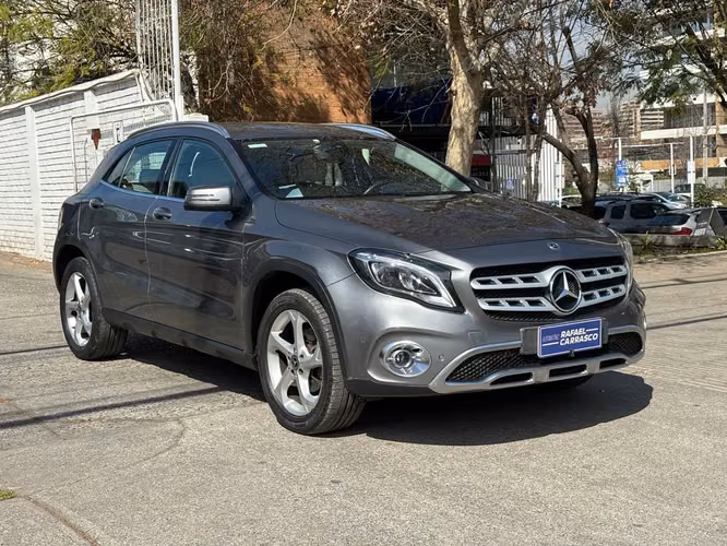 MERCEDES-BENZ GLA 200 2017