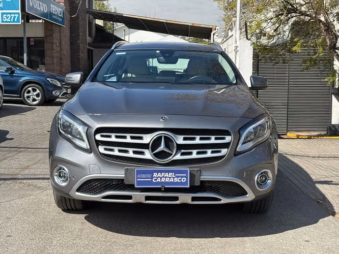 MERCEDES-BENZ GLA 200 2017