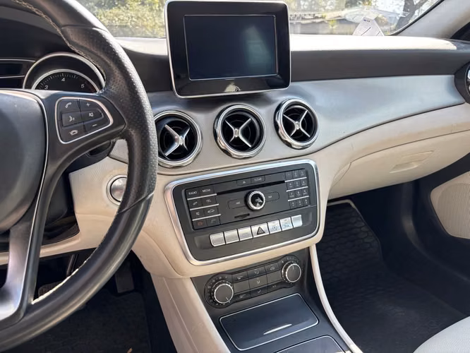 MERCEDES-BENZ GLA 200 2017