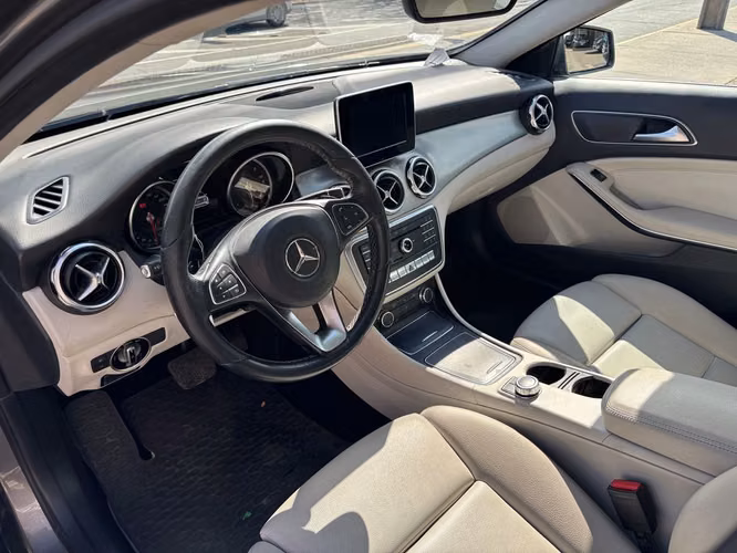 MERCEDES-BENZ GLA 200 2017