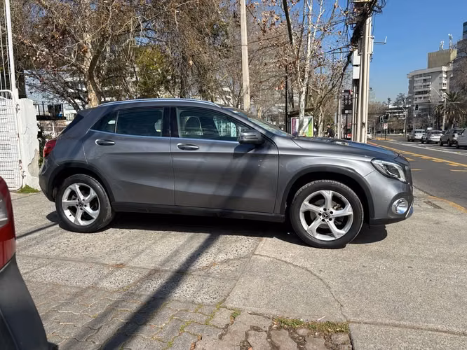 MERCEDES-BENZ GLA 200 2017
