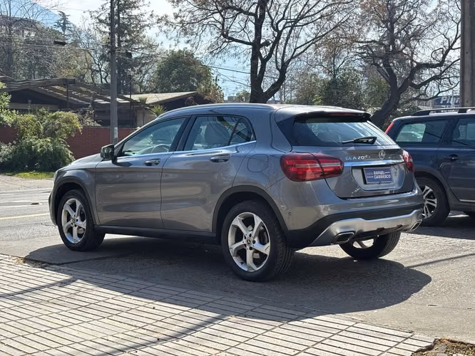 MERCEDES-BENZ GLA 200 2017