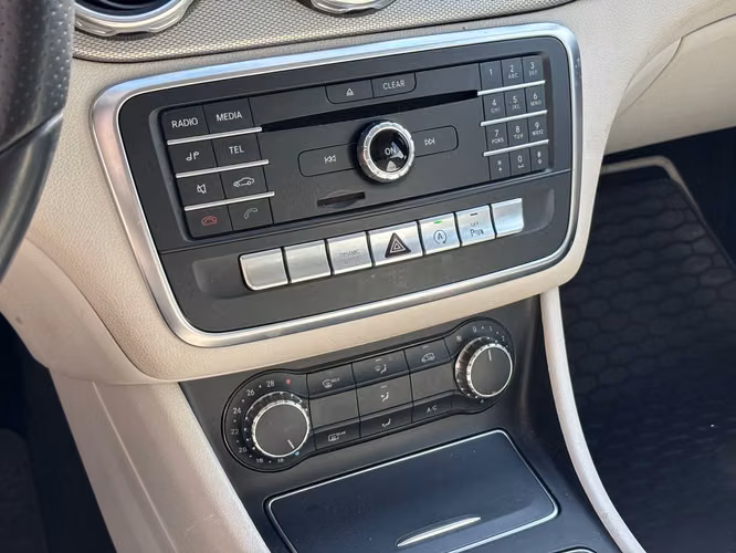 MERCEDES-BENZ GLA 200 2017