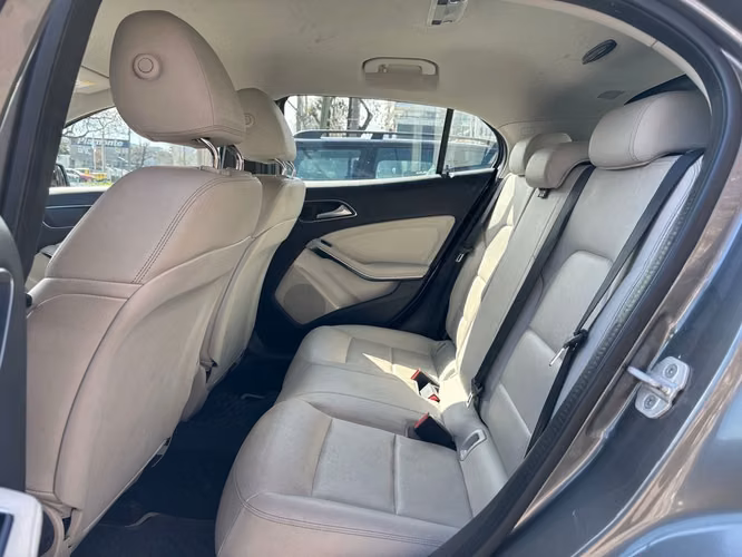 MERCEDES-BENZ GLA 200 2017