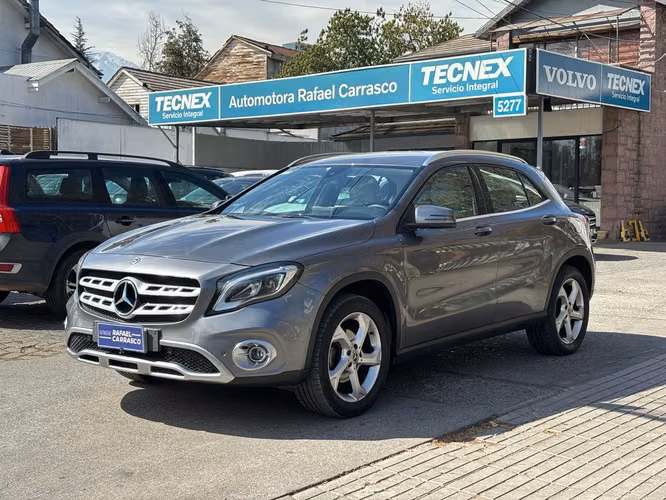 MERCEDES-BENZ GLA 200 2017