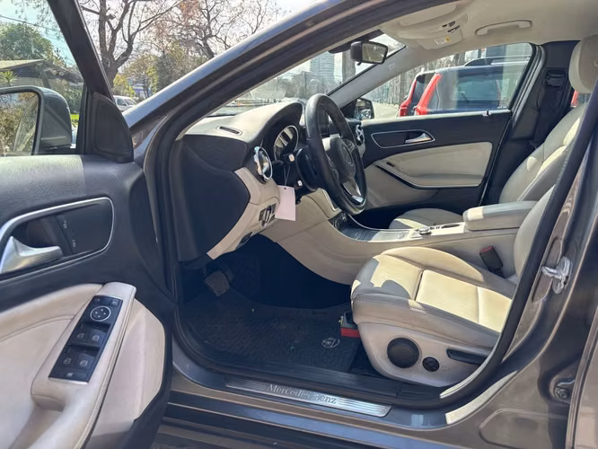MERCEDES-BENZ GLA 200 2017