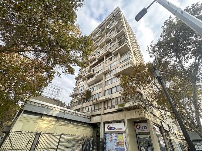 Se Vende Departamento frente a Plaza Italia  (181431)