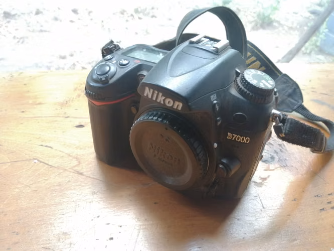 NIKON D7000 - ¡COMO NUEVA! Solo 8.000 disparos