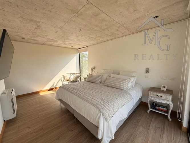 Casa en arriendo de 4 dorm. en Chicureo Colina